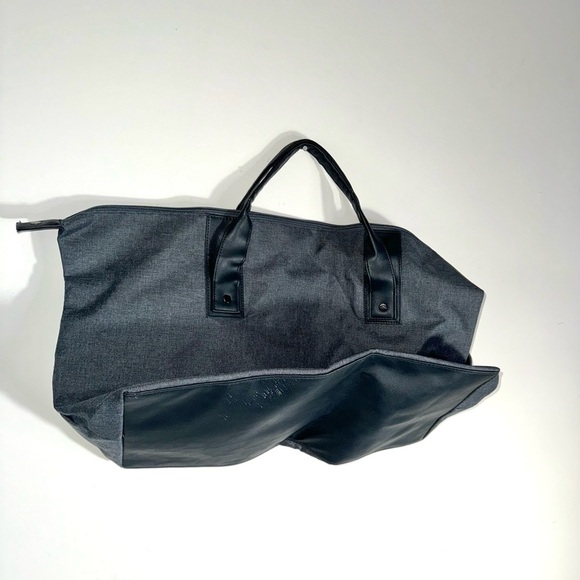 John Varvatos Men's Travel Weekender Duffle - Picture 2 of 10